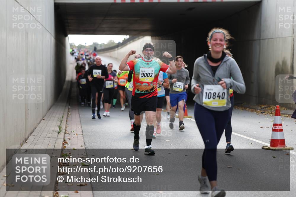 05.10.2025 - 20. swb-Marathon Bremen Michael Strokosch http://msf.ph/oto/9207656 05.10.2025 11:01:47 Laufen 11479, 112, 9002, 10132, 10840 meine-sportfotos.de