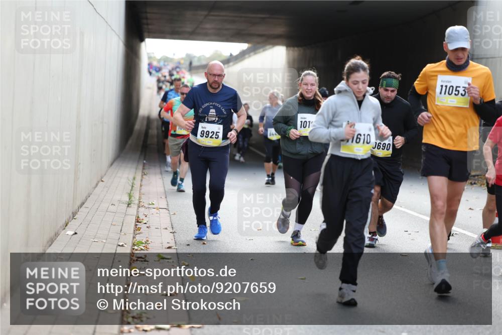 05.10.2025 - 20. swb-Marathon Bremen Michael Strokosch http://msf.ph/oto/9207659 05.10.2025 10:54:45 Laufen 20, 9925, 44, 101, 1610, 0690, 11053 meine-sportfotos.de
