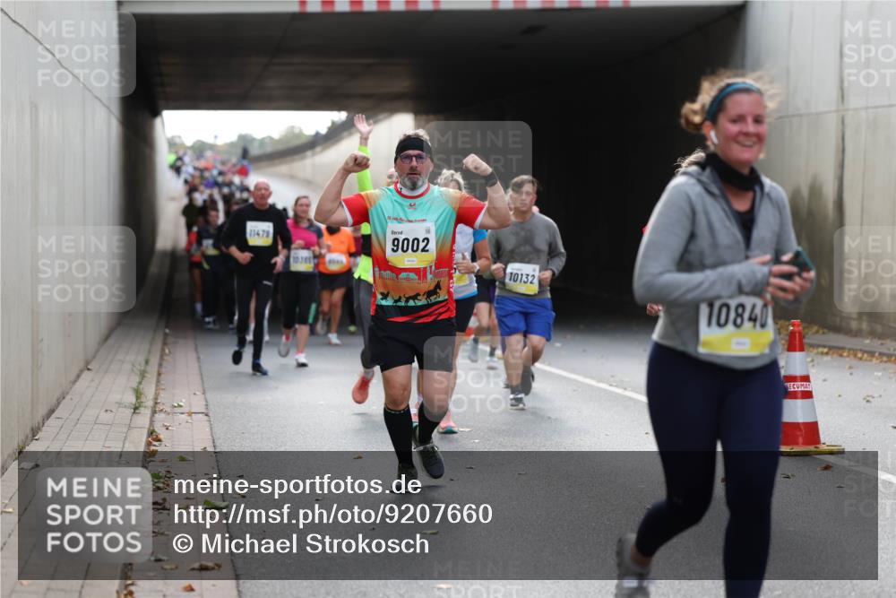 05.10.2025 - 20. swb-Marathon Bremen Michael Strokosch http://msf.ph/oto/9207660 05.10.2025 11:01:47 Laufen 11479, 20, 9002, 10132, 10840 meine-sportfotos.de