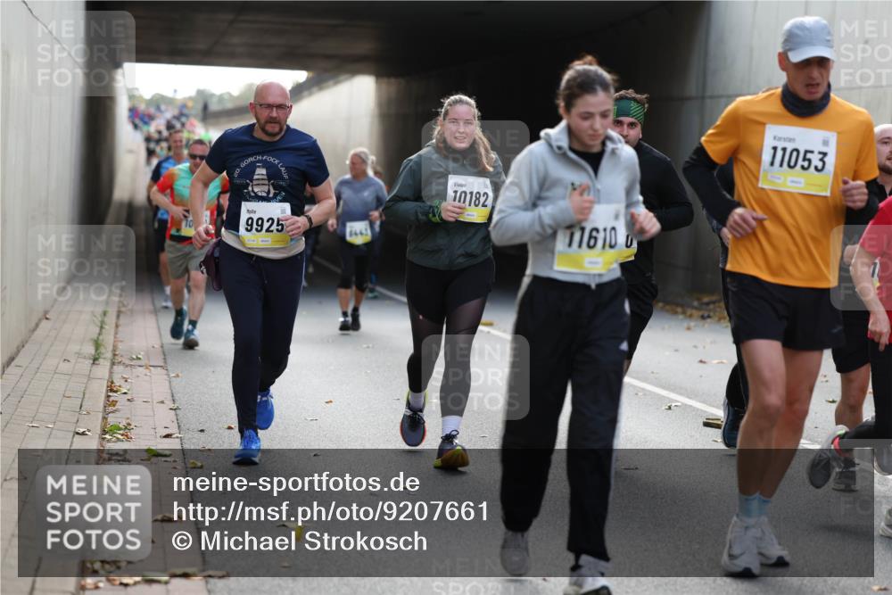 05.10.2025 - 20. swb-Marathon Bremen Michael Strokosch http://msf.ph/oto/9207661 05.10.2025 10:54:46 Laufen 9925, 6443, 10182, 11610, 11053 meine-sportfotos.de