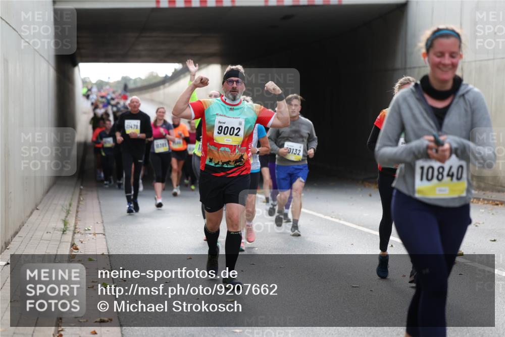 05.10.2025 - 20. swb-Marathon Bremen Michael Strokosch http://msf.ph/oto/9207662 05.10.2025 11:01:47 Laufen 11479, 9002, 0132, 10840 meine-sportfotos.de