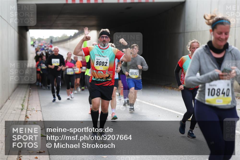 05.10.2025 - 20. swb-Marathon Bremen Michael Strokosch http://msf.ph/oto/9207664 05.10.2025 11:01:48 Laufen 11478, 20, 9002, 10132, 10840 meine-sportfotos.de
