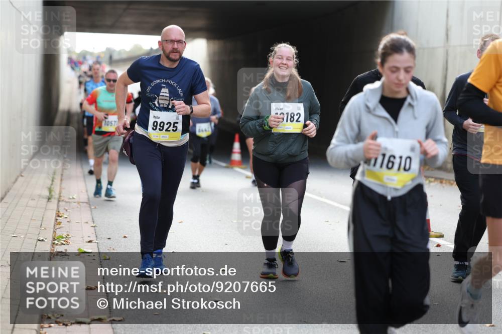 05.10.2025 - 20. swb-Marathon Bremen Michael Strokosch http://msf.ph/oto/9207665 05.10.2025 10:54:46 Laufen 1057, 9925, 182, 11610 meine-sportfotos.de
