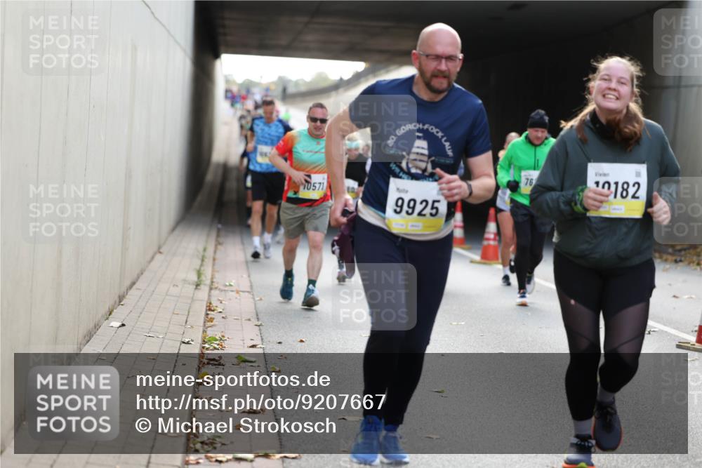 05.10.2025 - 20. swb-Marathon Bremen Michael Strokosch http://msf.ph/oto/9207667 05.10.2025 10:54:47 Laufen 10571, 9925, 76, 182 meine-sportfotos.de