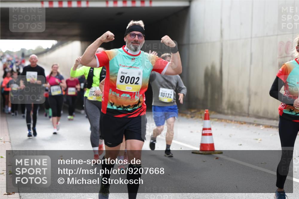 05.10.2025 - 20. swb-Marathon Bremen Michael Strokosch http://msf.ph/oto/9207668 05.10.2025 11:01:49 Laufen 01478, 11244, 20, 9002, 10132, 20 meine-sportfotos.de