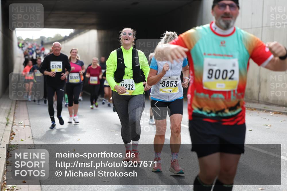 05.10.2025 - 20. swb-Marathon Bremen Michael Strokosch http://msf.ph/oto/9207671 05.10.2025 11:01:50 Laufen 11479, 10365, 1232, 9853, 9002 meine-sportfotos.de
