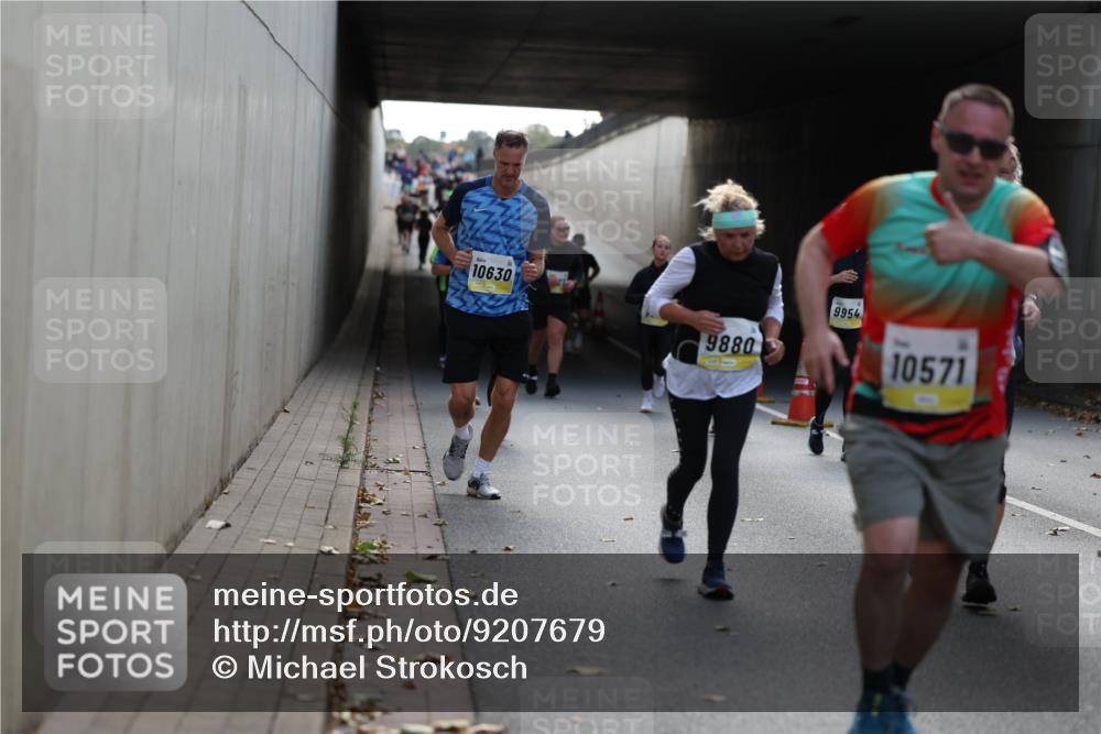 05.10.2025 - 20. swb-Marathon Bremen Michael Strokosch http://msf.ph/oto/9207679 05.10.2025 10:54:50 Laufen 10630, 9880, 9954, 10571 meine-sportfotos.de