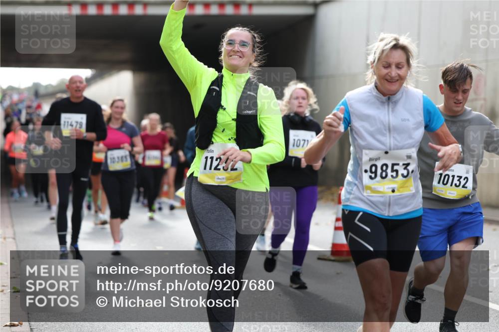 05.10.2025 - 20. swb-Marathon Bremen Michael Strokosch http://msf.ph/oto/9207680 05.10.2025 11:01:51 Laufen 11479, 10365, 11232, 1071, 9853, 10132 meine-sportfotos.de