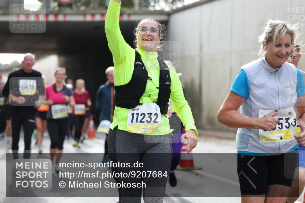 05.10.2025 - 20. swb-Marathon Bremen Michael Strokosch http://msf.ph/oto/9207684 05.10.2025 11:01:52 Laufen 11478, 11232, 533 meine-sportfotos.de