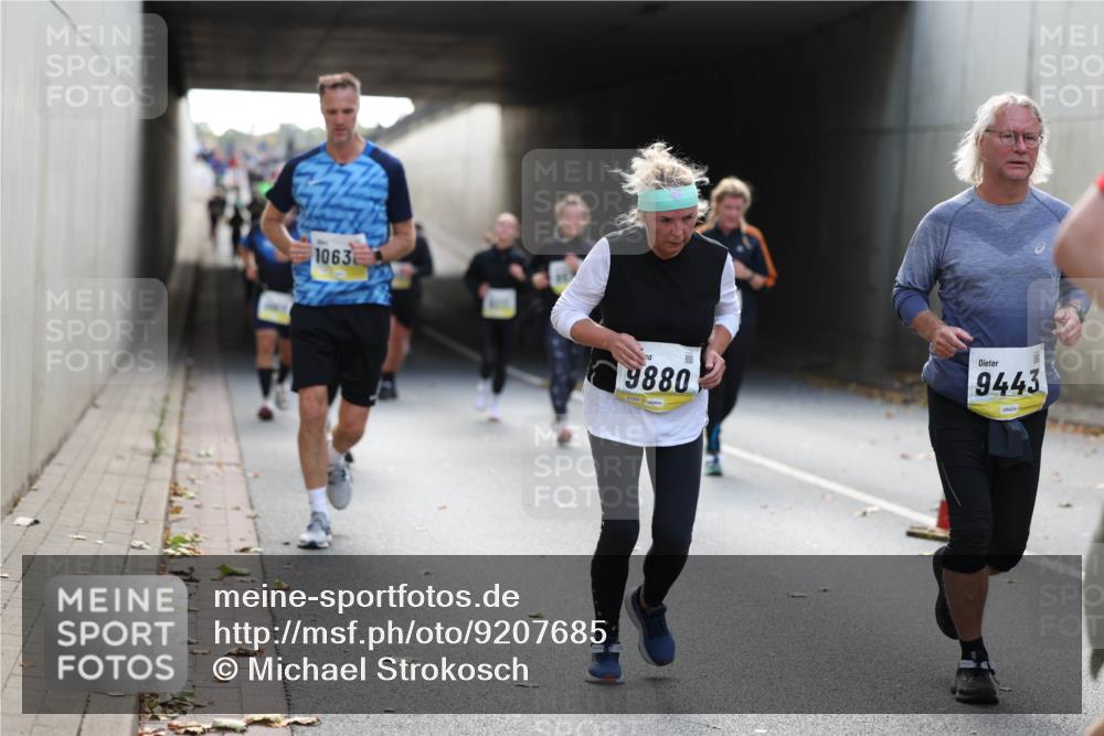 05.10.2025 - 20. swb-Marathon Bremen Michael Strokosch http://msf.ph/oto/9207685 05.10.2025 10:54:51 Laufen 1063, 9880, 9443 meine-sportfotos.de