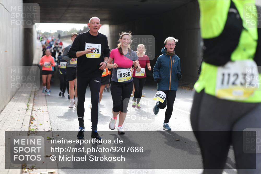 05.10.2025 - 20. swb-Marathon Bremen Michael Strokosch http://msf.ph/oto/9207686 05.10.2025 11:01:52 Laufen 4217, 6721, 79, 10365, 10, 366, 10939, 11232 meine-sportfotos.de