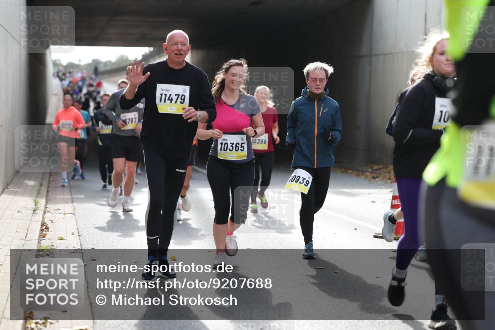 05.10.2025 - 20. swb-Marathon Bremen Michael Strokosch http://msf.ph/oto/9207688 05.10.2025 11:01:53 Laufen 787, 11479, 10365, 10366, 0939, 10, 11 meine-sportfotos.de