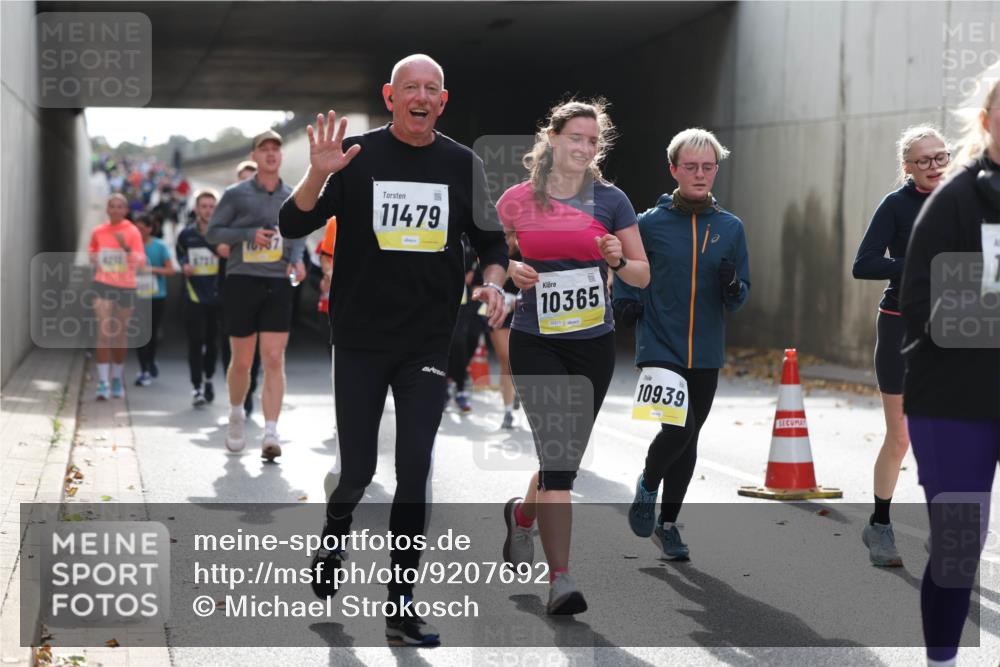 05.10.2025 - 20. swb-Marathon Bremen Michael Strokosch http://msf.ph/oto/9207692 05.10.2025 11:01:53 Laufen 11479, 10365, 02373, 10939 meine-sportfotos.de