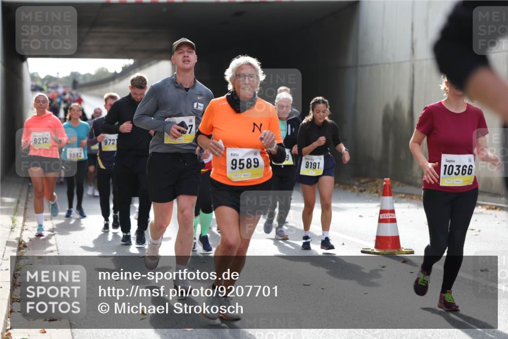 05.10.2025 - 20. swb-Marathon Bremen Michael Strokosch http://msf.ph/oto/9207701 05.10.2025 11:01:56 Laufen 9212, 9982, 972, 9589, 9191, 10366, 02552 meine-sportfotos.de
