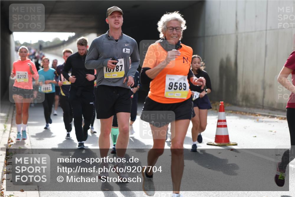 05.10.2025 - 20. swb-Marathon Bremen Michael Strokosch http://msf.ph/oto/9207704 05.10.2025 11:01:56 Laufen 9212, 10787, 9589 meine-sportfotos.de