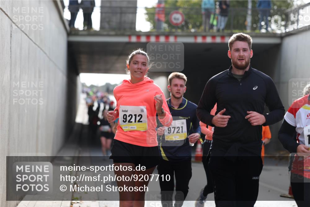 05.10.2025 - 20. swb-Marathon Bremen Michael Strokosch http://msf.ph/oto/9207710 05.10.2025 11:01:59 Laufen 9212, 02294, 9721 meine-sportfotos.de