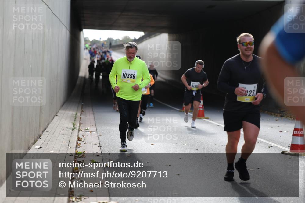 05.10.2025 - 20. swb-Marathon Bremen Michael Strokosch http://msf.ph/oto/9207713 05.10.2025 10:54:58 Laufen 10359, 1151, 327 meine-sportfotos.de