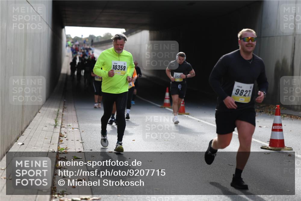 05.10.2025 - 20. swb-Marathon Bremen Michael Strokosch http://msf.ph/oto/9207715 05.10.2025 10:54:58 Laufen 10359, 1151, 9821 meine-sportfotos.de