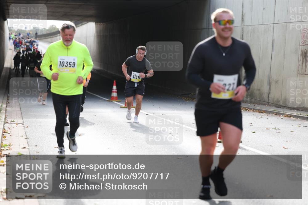 05.10.2025 - 20. swb-Marathon Bremen Michael Strokosch http://msf.ph/oto/9207717 05.10.2025 10:54:59 Laufen 10359, 11511, 227 meine-sportfotos.de