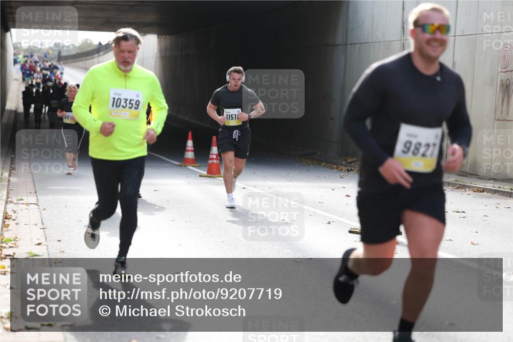 05.10.2025 - 20. swb-Marathon Bremen Michael Strokosch http://msf.ph/oto/9207719 05.10.2025 10:54:59 Laufen 967, 10359, 1151, 9821 meine-sportfotos.de