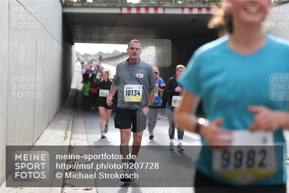 05.10.2025 - 20. swb-Marathon Bremen Michael Strokosch http://msf.ph/oto/9207728 05.10.2025 11:02:02 Laufen 1102, 10134, 1078, 19982 meine-sportfotos.de