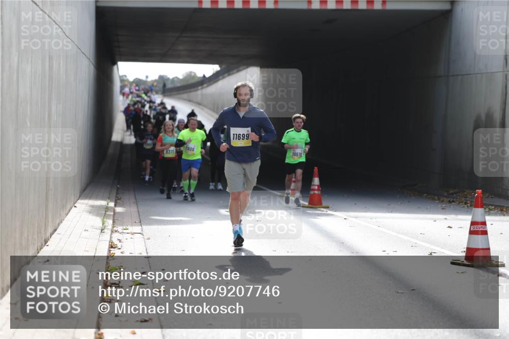 05.10.2025 - 20. swb-Marathon Bremen Michael Strokosch http://msf.ph/oto/9207746 05.10.2025 10:55:09 Laufen 7908, 9371, 11699, 10518 meine-sportfotos.de