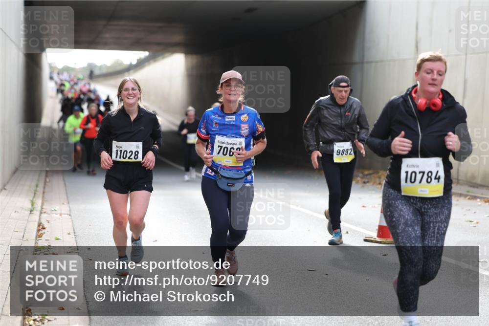 05.10.2025 - 20. swb-Marathon Bremen Michael Strokosch http://msf.ph/oto/9207749 05.10.2025 11:02:05 Laufen 11028, 706, 9892, 10784 meine-sportfotos.de