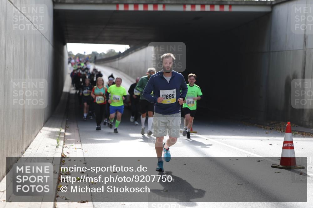 05.10.2025 - 20. swb-Marathon Bremen Michael Strokosch http://msf.ph/oto/9207750 05.10.2025 10:55:10 Laufen 371, 11699, 10518 meine-sportfotos.de