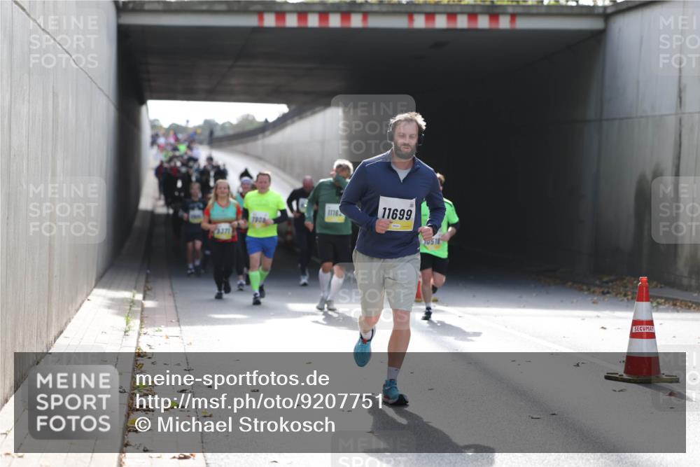 05.10.2025 - 20. swb-Marathon Bremen Michael Strokosch http://msf.ph/oto/9207751 05.10.2025 10:55:11 Laufen 1116, 7000, 3371, 11699, 10518 meine-sportfotos.de