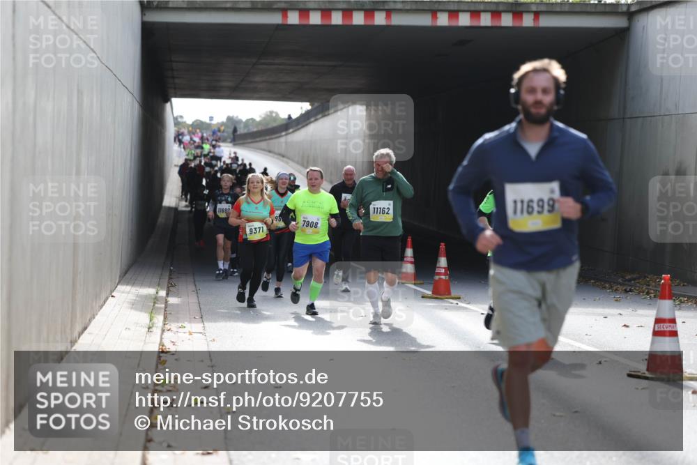 05.10.2025 - 20. swb-Marathon Bremen Michael Strokosch http://msf.ph/oto/9207755 05.10.2025 10:55:12 Laufen 11680, 11162, 96, 7908, 9371, 11699 meine-sportfotos.de