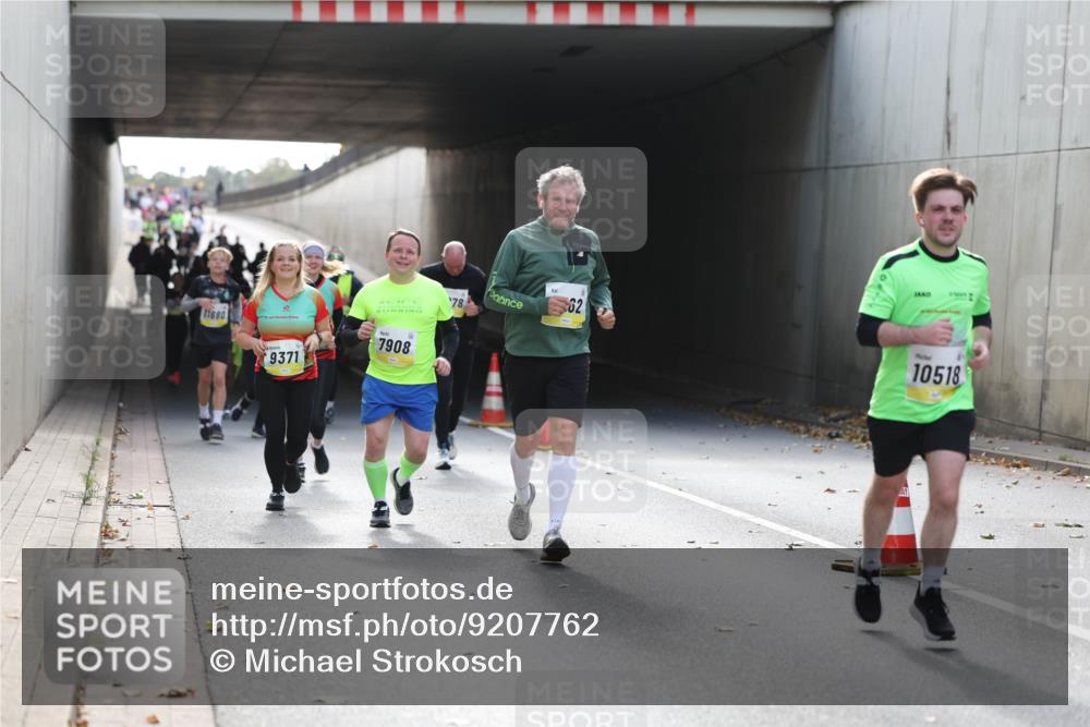 05.10.2025 - 20. swb-Marathon Bremen Michael Strokosch http://msf.ph/oto/9207762 05.10.2025 10:55:13 Laufen 11680, 9371, 7908, 78, 62, 10518 meine-sportfotos.de