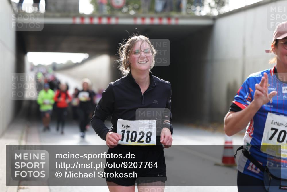 05.10.2025 - 20. swb-Marathon Bremen Michael Strokosch http://msf.ph/oto/9207764 05.10.2025 11:02:08 Laufen 11028, 70, 01995 meine-sportfotos.de