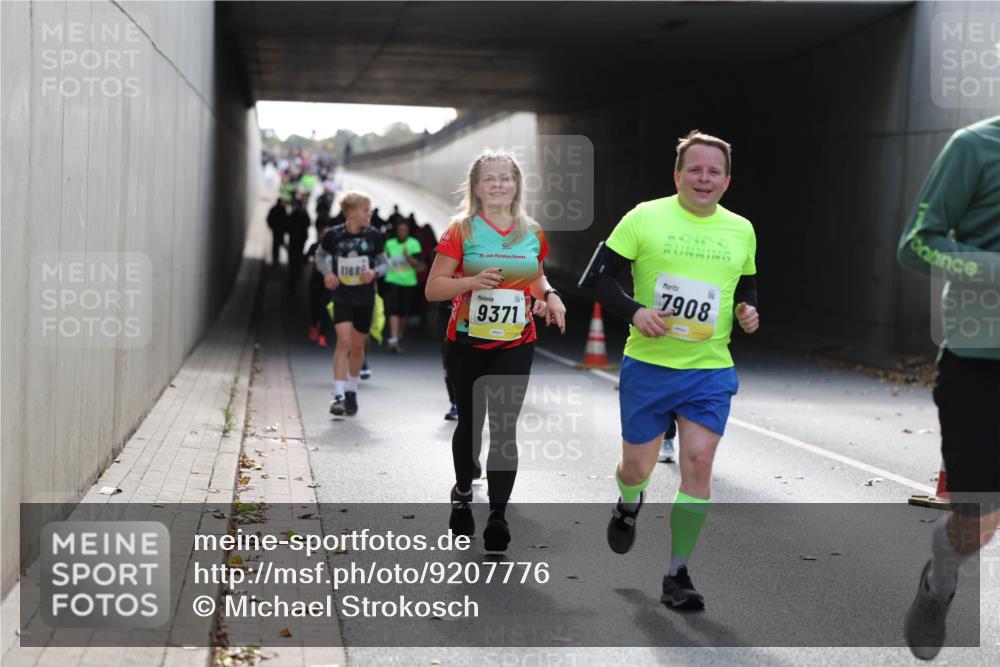 05.10.2025 - 20. swb-Marathon Bremen Michael Strokosch http://msf.ph/oto/9207776 05.10.2025 10:55:16 Laufen 1168, 20, 9371, 7908 meine-sportfotos.de