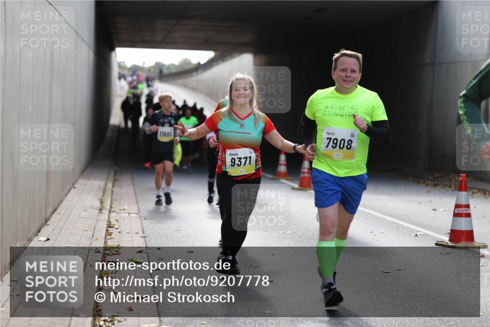 05.10.2025 - 20. swb-Marathon Bremen Michael Strokosch http://msf.ph/oto/9207778 05.10.2025 10:55:16 Laufen 11680, 9, 20, 7908, 9371 meine-sportfotos.de