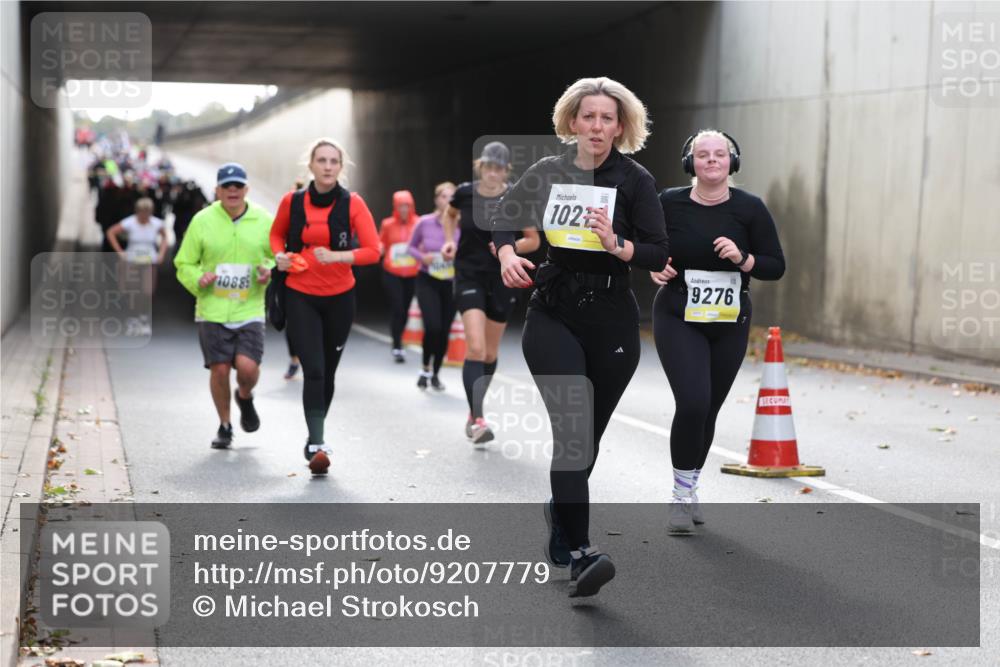 05.10.2025 - 20. swb-Marathon Bremen Michael Strokosch http://msf.ph/oto/9207779 05.10.2025 11:02:12 Laufen 10885, 102, 9276 meine-sportfotos.de
