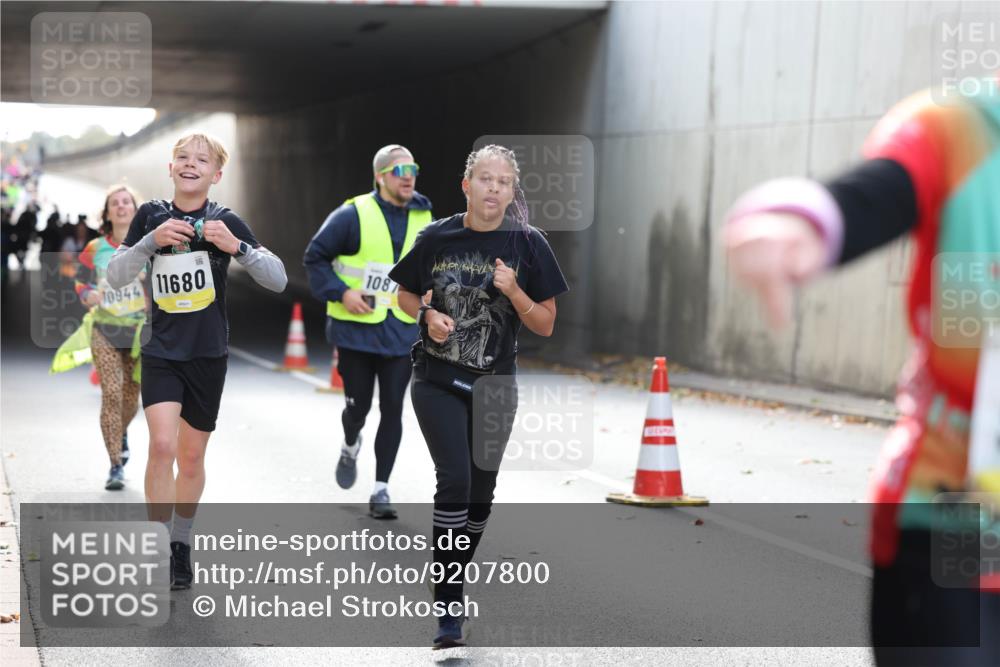 05.10.2025 - 20. swb-Marathon Bremen Michael Strokosch http://msf.ph/oto/9207800 05.10.2025 10:55:20 Laufen 10944, 11680, 108 meine-sportfotos.de
