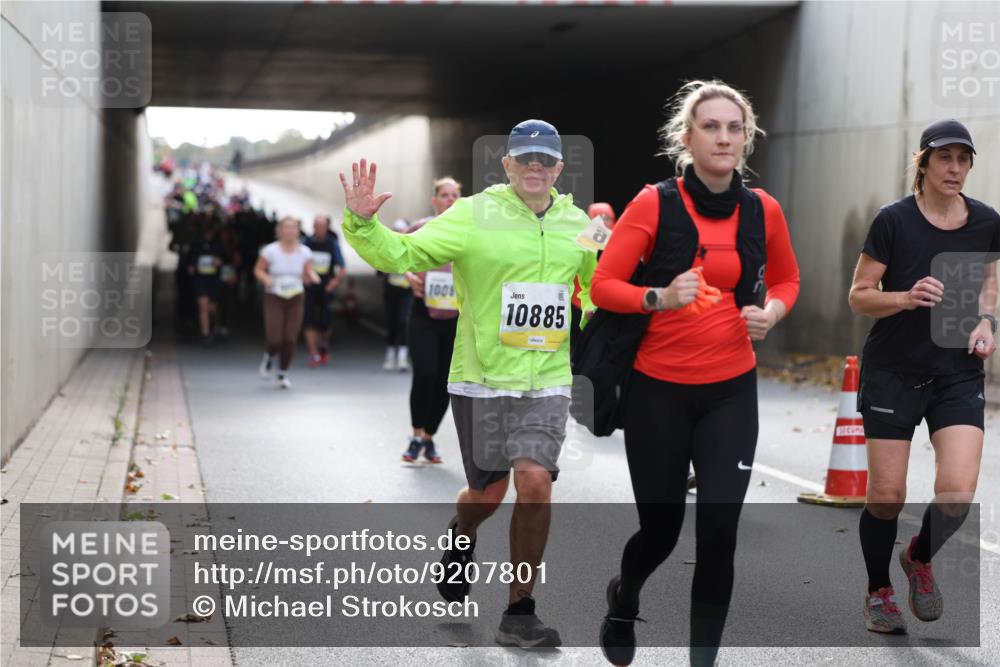 05.10.2025 - 20. swb-Marathon Bremen Michael Strokosch http://msf.ph/oto/9207801 05.10.2025 11:02:15 Laufen 1008, 10885 meine-sportfotos.de