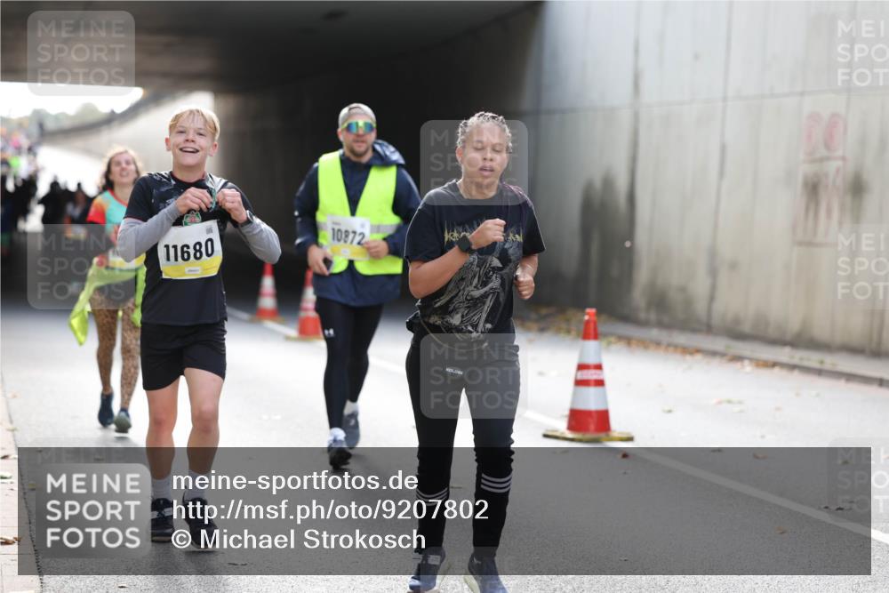 05.10.2025 - 20. swb-Marathon Bremen Michael Strokosch http://msf.ph/oto/9207802 05.10.2025 10:55:20 Laufen 10872, 11680 meine-sportfotos.de
