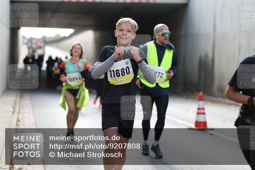 05.10.2025 - 20. swb-Marathon Bremen Michael Strokosch http://msf.ph/oto/9207808 05.10.2025 10:55:21 Laufen 10944, 11680, 72 meine-sportfotos.de