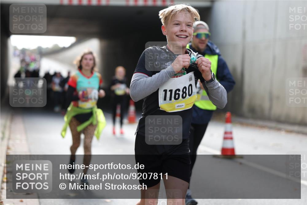 05.10.2025 - 20. swb-Marathon Bremen Michael Strokosch http://msf.ph/oto/9207811 05.10.2025 10:55:22 Laufen 11680 meine-sportfotos.de