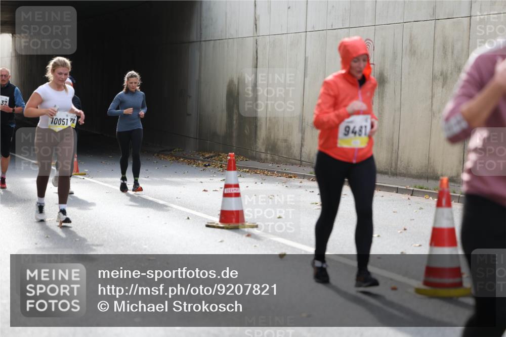 05.10.2025 - 20. swb-Marathon Bremen Michael Strokosch http://msf.ph/oto/9207821 05.10.2025 11:02:19 Laufen 37, 1005179, 9481 meine-sportfotos.de