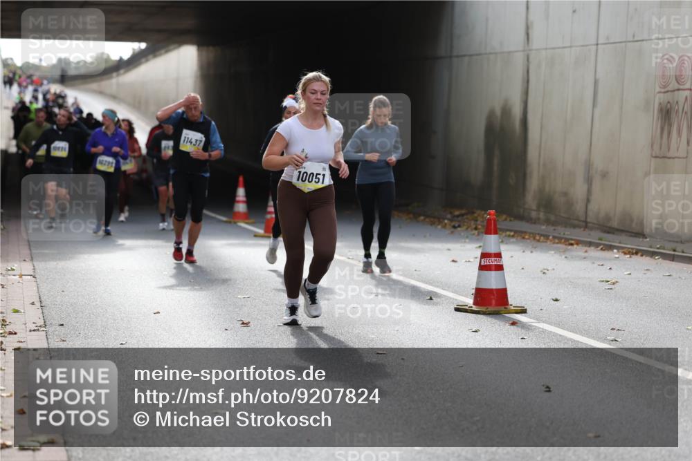05.10.2025 - 20. swb-Marathon Bremen Michael Strokosch http://msf.ph/oto/9207824 05.10.2025 11:02:20 Laufen 10295, 11437, 10051, 00 meine-sportfotos.de