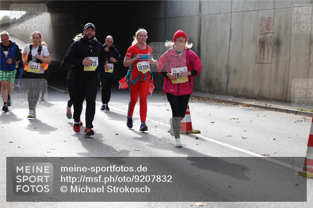 05.10.2025 - 20. swb-Marathon Bremen Michael Strokosch http://msf.ph/oto/9207832 05.10.2025 10:55:29 Laufen 11223, 10324, 46, 00 meine-sportfotos.de