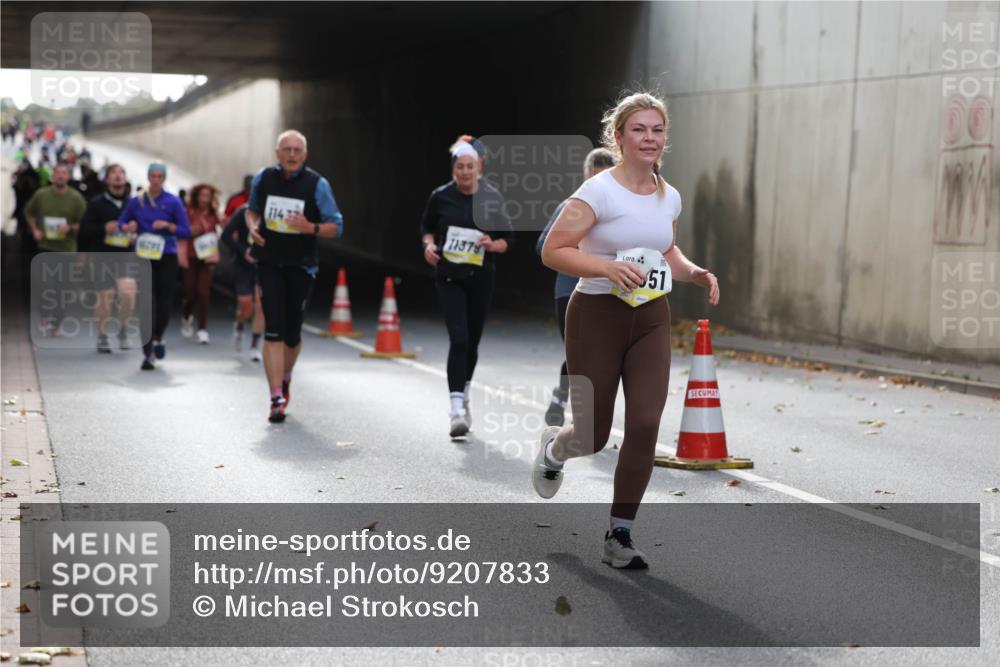 05.10.2025 - 20. swb-Marathon Bremen Michael Strokosch http://msf.ph/oto/9207833 05.10.2025 11:02:21 Laufen 11432, 11379, 51, 00 meine-sportfotos.de