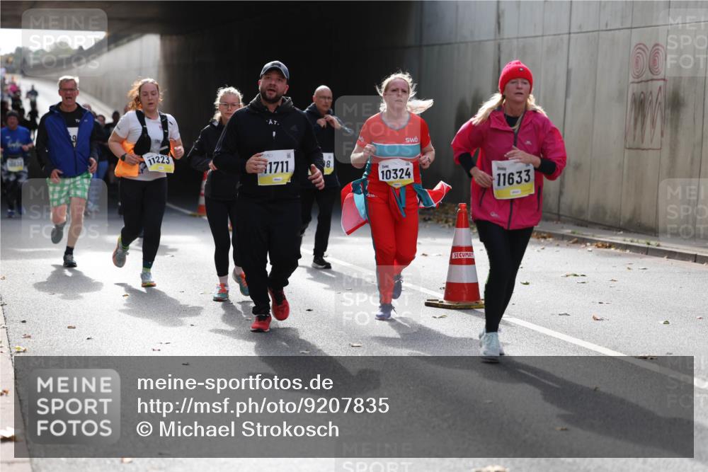 05.10.2025 - 20. swb-Marathon Bremen Michael Strokosch http://msf.ph/oto/9207835 05.10.2025 10:55:29 Laufen 10630, 9, 11223, 1711, 98, 10324, 11633 meine-sportfotos.de