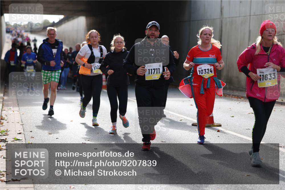 05.10.2025 - 20. swb-Marathon Bremen Michael Strokosch http://msf.ph/oto/9207839 05.10.2025 10:55:30 Laufen 1122, 11711, 10324, 1633 meine-sportfotos.de