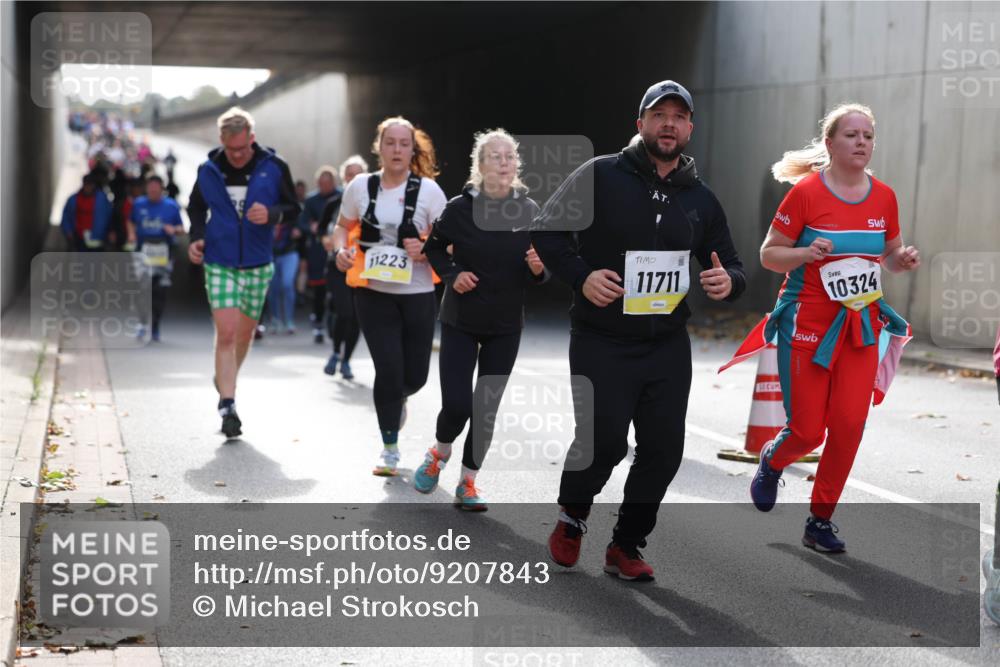 05.10.2025 - 20. swb-Marathon Bremen Michael Strokosch http://msf.ph/oto/9207843 05.10.2025 10:55:31 Laufen 11223, 11711, 10324 meine-sportfotos.de