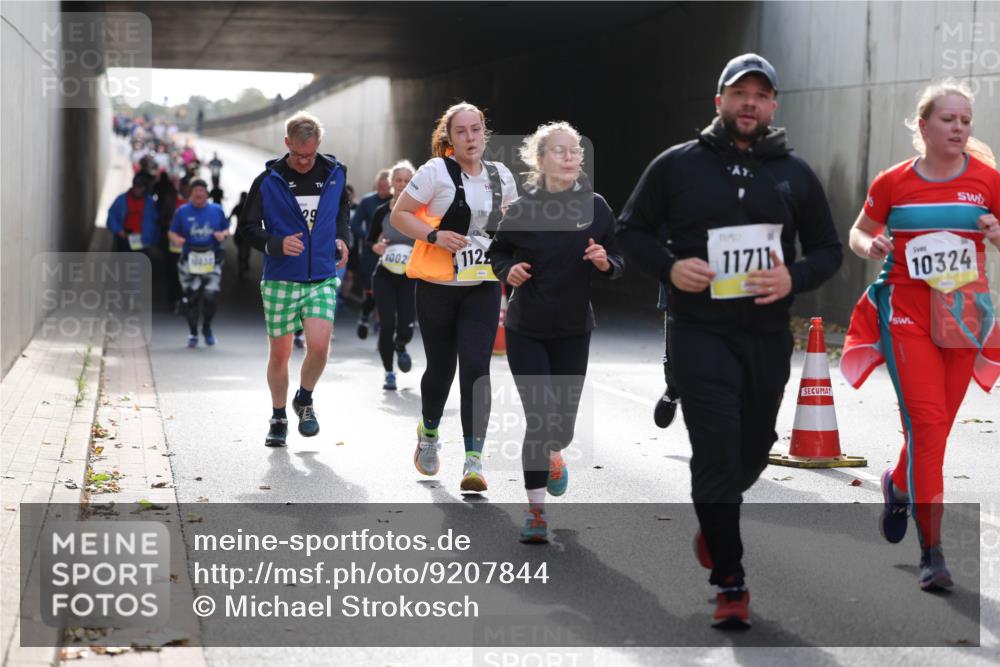 05.10.2025 - 20. swb-Marathon Bremen Michael Strokosch http://msf.ph/oto/9207844 05.10.2025 10:55:31 Laufen 29, 1002, 112, 1171, 10324 meine-sportfotos.de