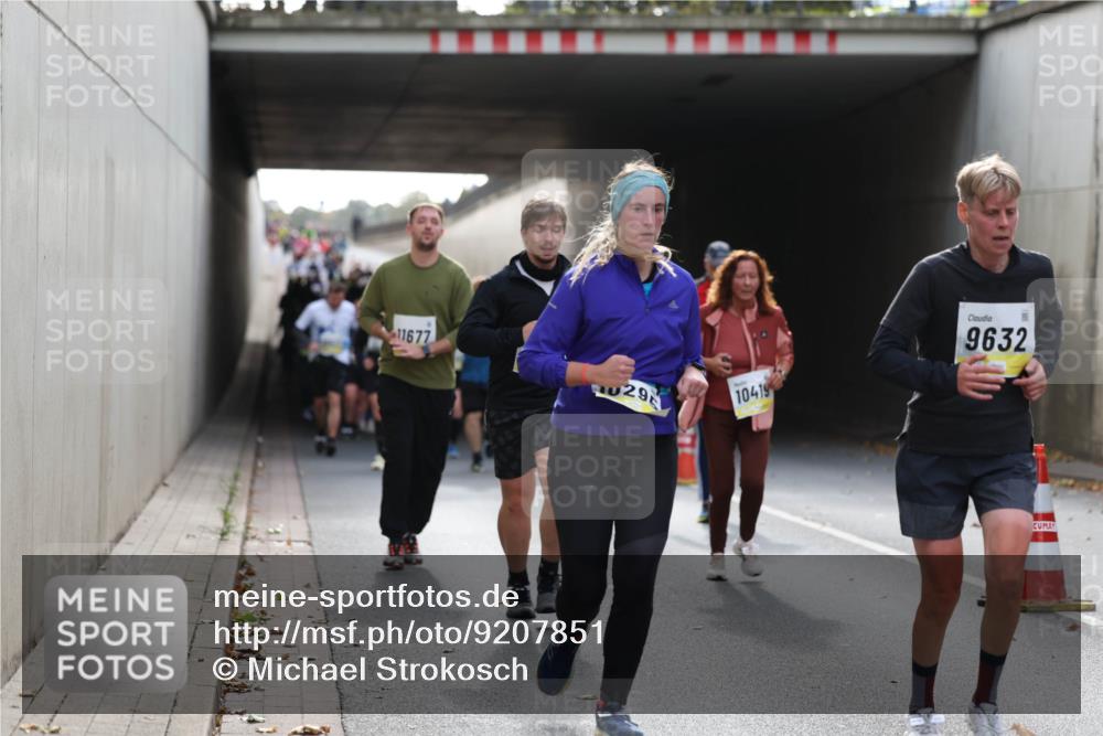 05.10.2025 - 20. swb-Marathon Bremen Michael Strokosch http://msf.ph/oto/9207851 05.10.2025 11:02:27 Laufen 11677, 029, 10419, 9632 meine-sportfotos.de