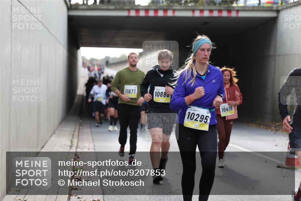 05.10.2025 - 20. swb-Marathon Bremen Michael Strokosch http://msf.ph/oto/9207853 05.10.2025 11:02:27 Laufen 11677, 10880, 10295, 10419 meine-sportfotos.de